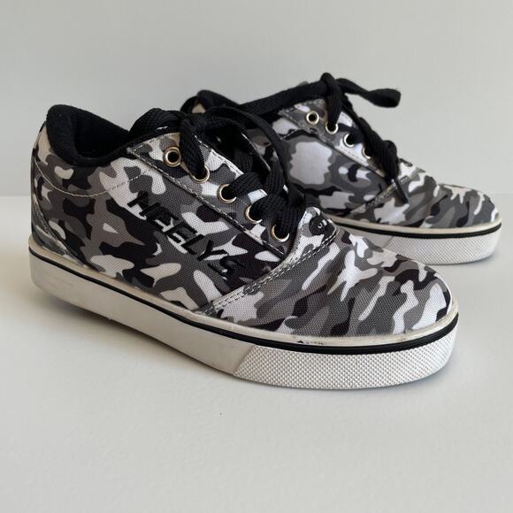 Heelys Other - Heelys Pro 20 Camo Wheeled Skate Shoes Sneakers w Wheels Youth Size 3 Black Gray